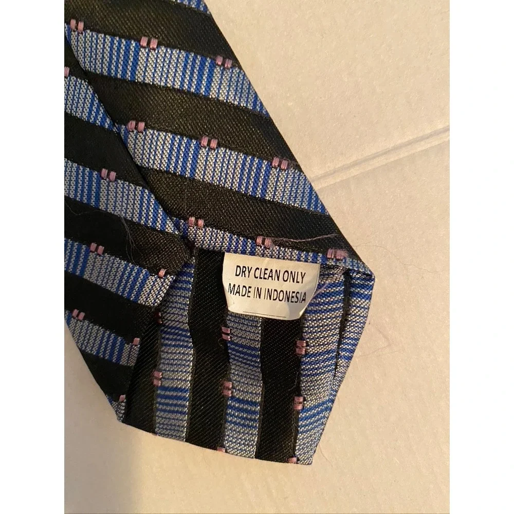 Diagonal Stripe Necktie Black Blue Silver Pink‎ Geometric Pattern Tie